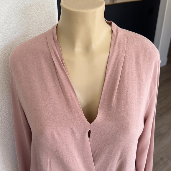 REVEROF women’s salmon pink V-neck draped long sleeve blouse size med - Picture 2 of 8